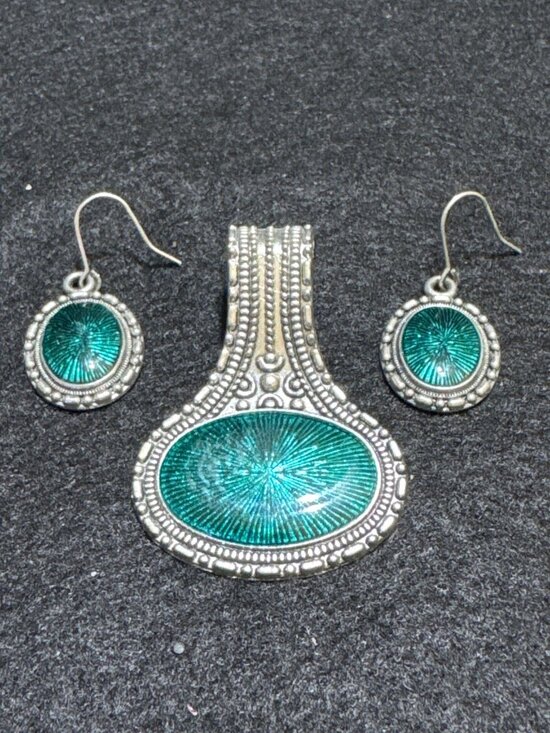Avon Jewelry - Avon Pendant & Earrings Set Silver Tone Blue Green Accent Pre-Owned